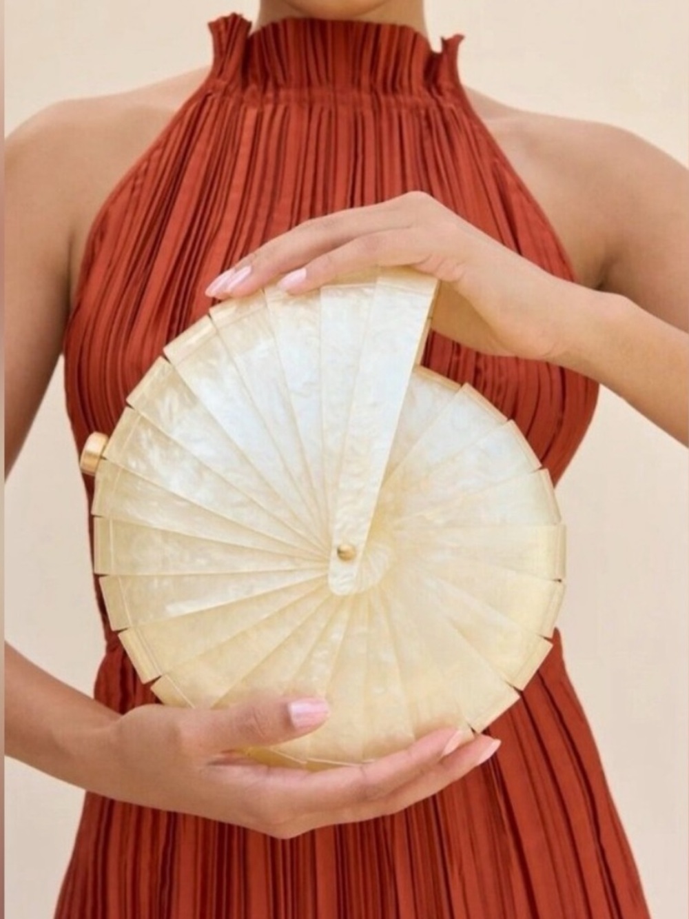 Cult Gaia Sirena Shell Acrylic Rounded Seashell Clutch in Ivory $398 MSRP - Picture 3 of 13